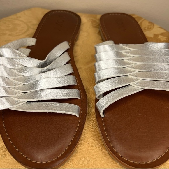 ROXY SIZE 6 SILVER TAN BROWN SANDALS BEACH VACATION SLIP IN STYLE - Picture 6 of 10